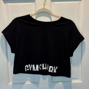 Women’s Gymshark Black Size Medium Cropped Short Sleeve Shirt